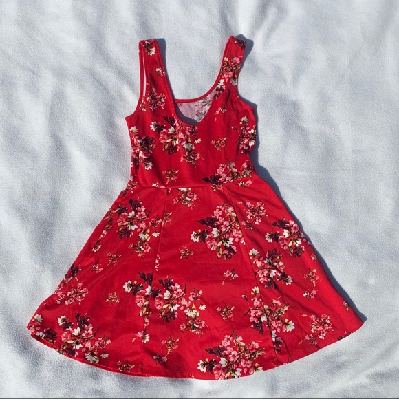 3/$30 - H&M Red Flowered Mini Dress - Size 8 - Picture 3 of 10